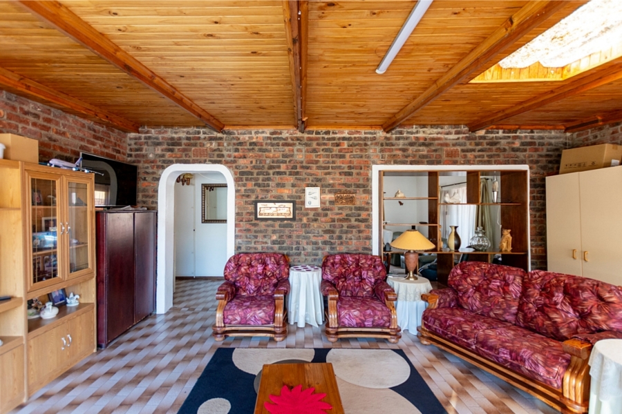 4 Bedroom Property for Sale in Middedorp Western Cape